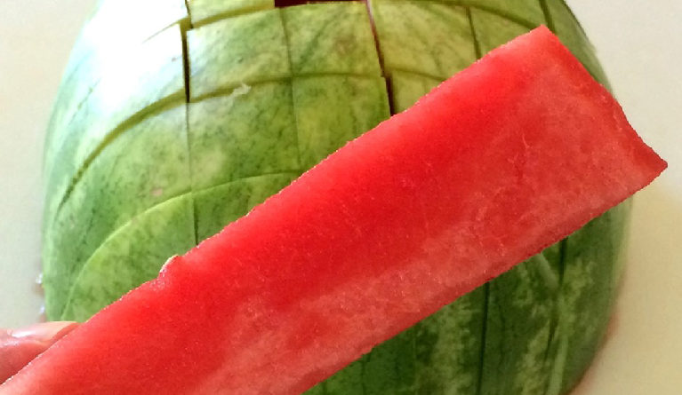 7 Super Easy Frozen Treats for Dogs this Summer!
